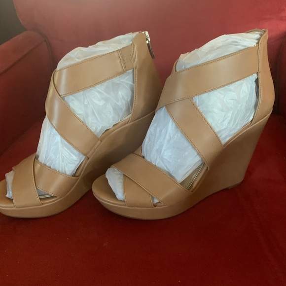 NWOT- Jessica Simpson Wedges - Buff /Nude - Picture 9 of 14